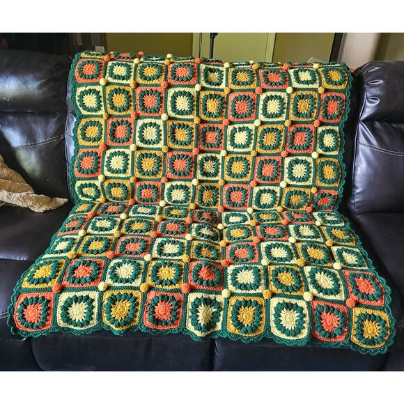 GRANNY SQUARE AFGHAN 4' x 6' Crochet Colorful Puff Balls Scalloped Edge GIFT - Picture 4 of 11